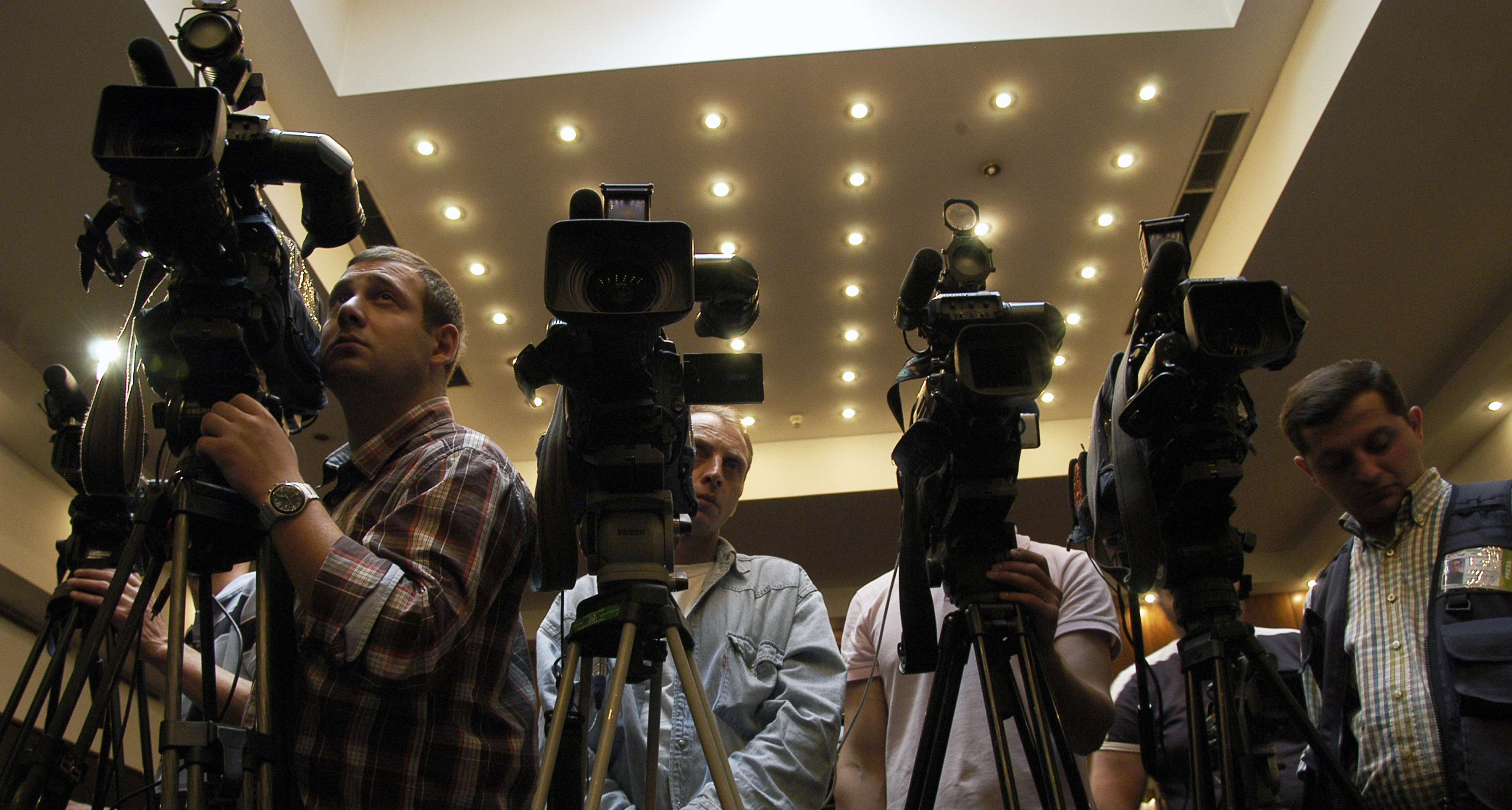 Camera_crews_at_the_joint_Press_Conference_given_by_the_Congress_and_the_ODIHR._Tbilisi,_2010.jpg